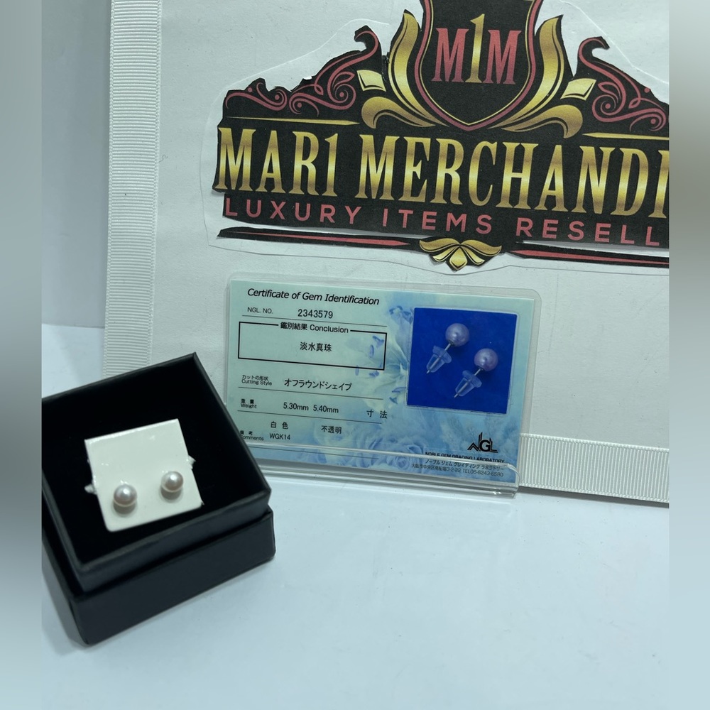 Akoya Earrings size 5.3-5.4 mm. In k14 white gold,with silicone lock.